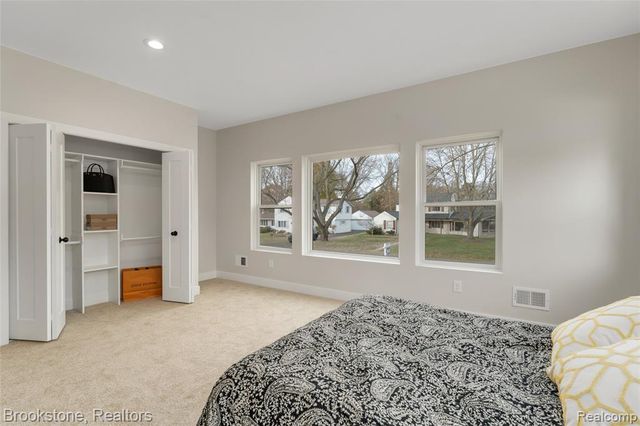 7369 Sweetbriar, West Bloomfield, MI 48324