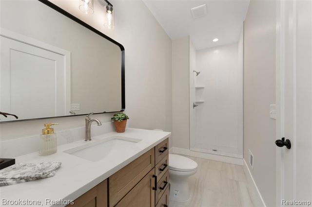 7369 Sweetbriar, West Bloomfield, MI 48324