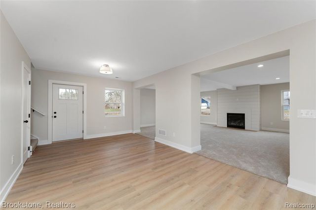 7369 Sweetbriar, West Bloomfield, MI 48324