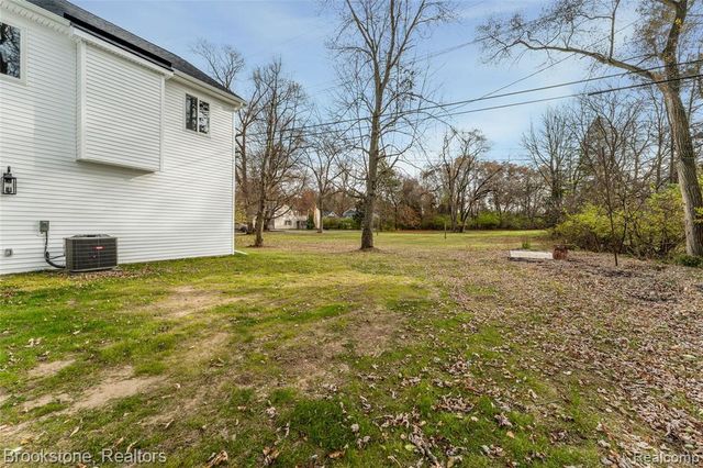 7369 Sweetbriar, West Bloomfield, MI 48324