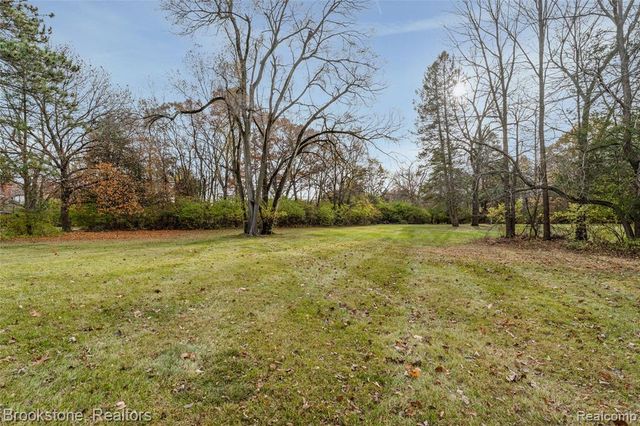 7369 Sweetbriar, West Bloomfield, MI 48324