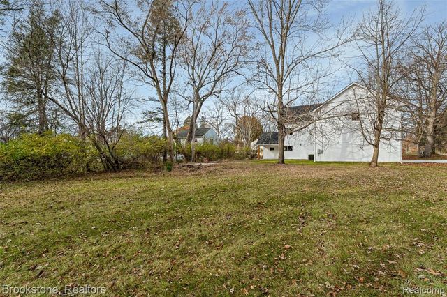 7369 Sweetbriar, West Bloomfield, MI 48324