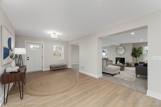 7369 Sweetbriar, West Bloomfield, MI 48324