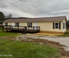 1221 Disneyland Rd, Sparta, TN 38583