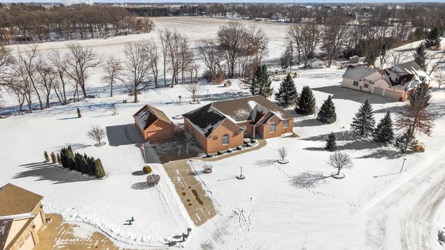 2651 Woodbine Drive, Valparaiso, IN 46383