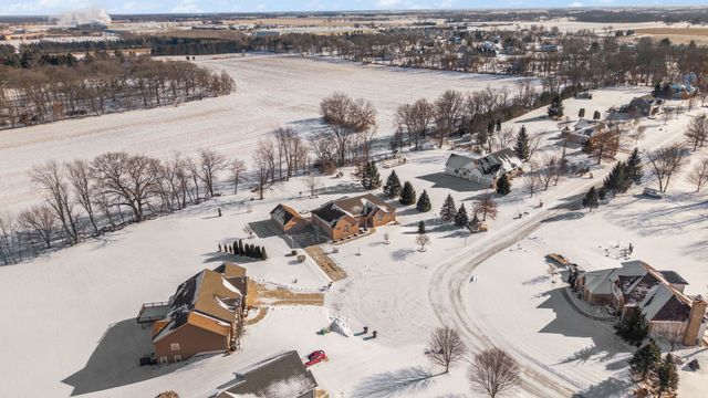 2651 Woodbine Drive, Valparaiso, IN 46383