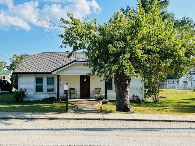 216 Carmack Ave, Carthage, TN 37030