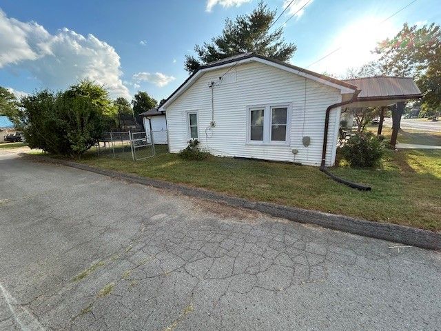 216 Carmack Ave, Carthage, TN 37030