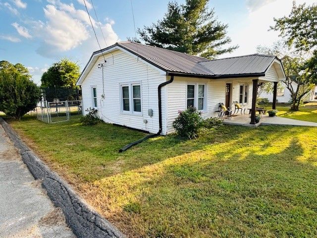 216 Carmack Ave, Carthage, TN 37030