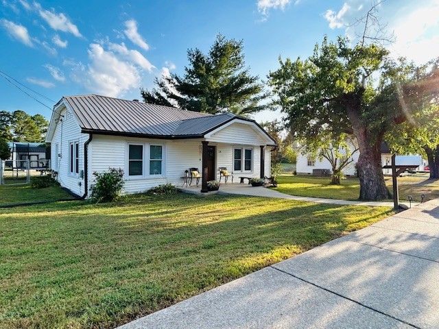 216 Carmack Ave, Carthage, TN 37030