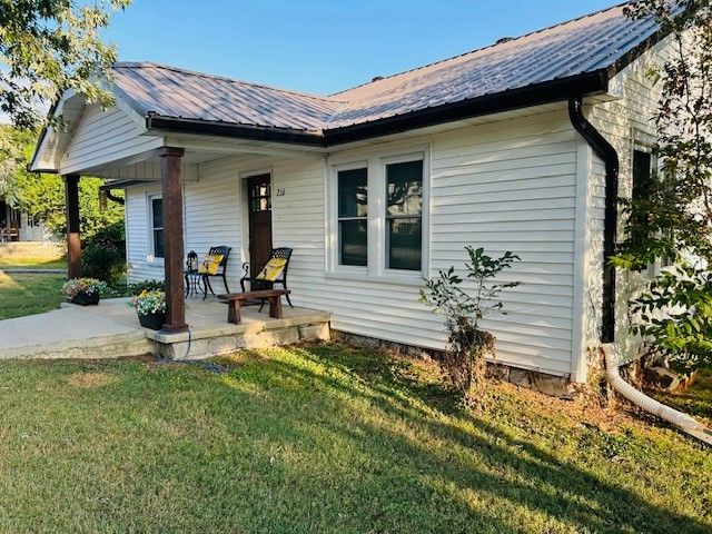 216 Carmack Ave, Carthage, TN 37030