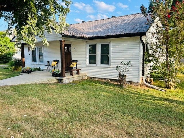 216 Carmack Ave, Carthage, TN 37030