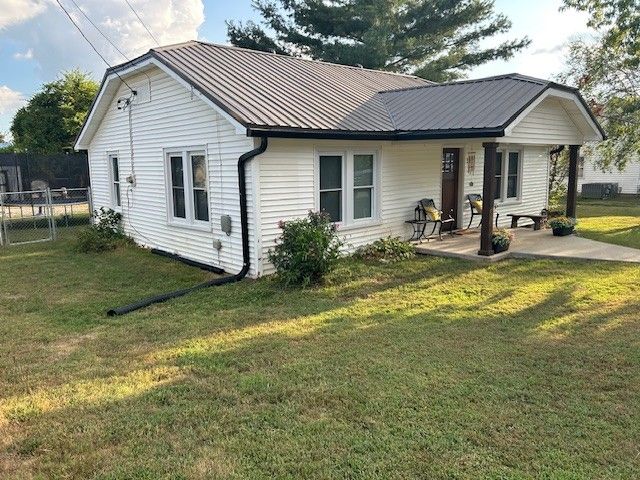 216 Carmack Ave, Carthage, TN 37030