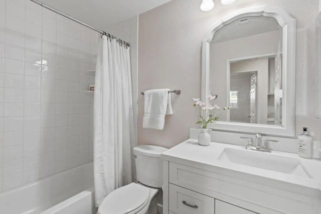 7945 Calle Madrid, Carlsbad, CA 92009