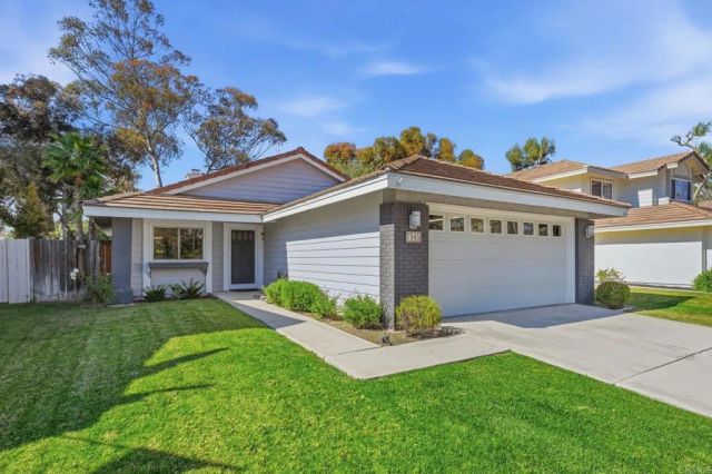 7945 Calle Madrid, Carlsbad, CA 92009