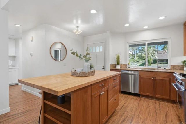 7945 Calle Madrid, Carlsbad, CA 92009