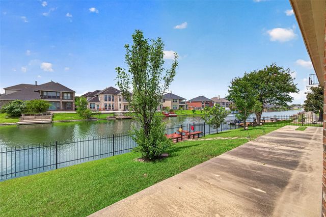 17927 Sugarloaf Bay Drive, Cypress, TX 77429