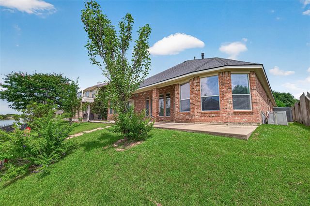 17927 Sugarloaf Bay Drive, Cypress, TX 77429