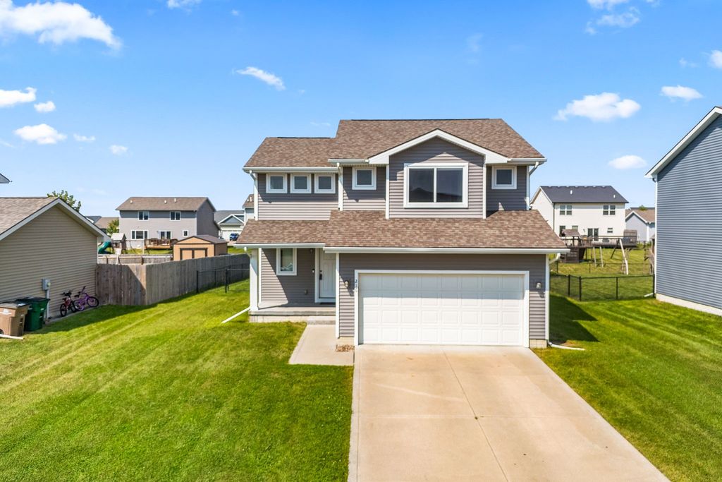 216 Summit Circle NW, Bondurant, IA 50035