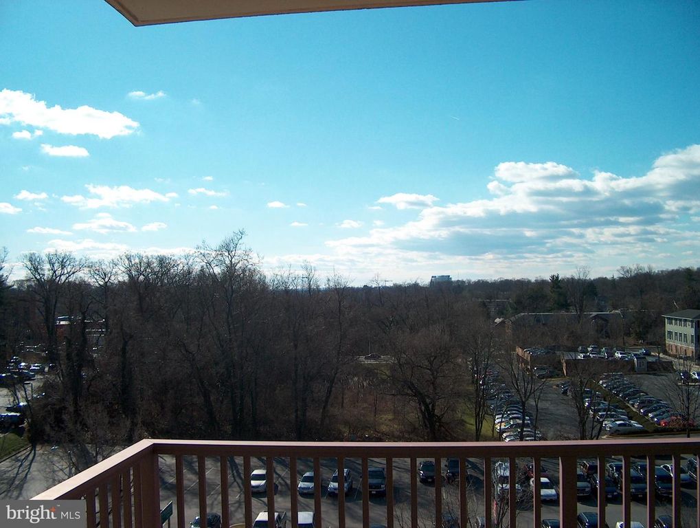 Image 1 of property listing at 118 MONROE ST #701, Rockville, MD 20850