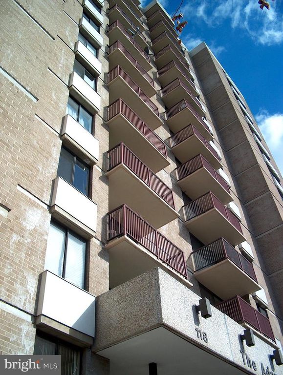 Image 2 of property listing at 118 MONROE ST #701, Rockville, MD 20850