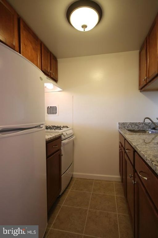 Image 3 of property listing at 118 MONROE ST #701, Rockville, MD 20850