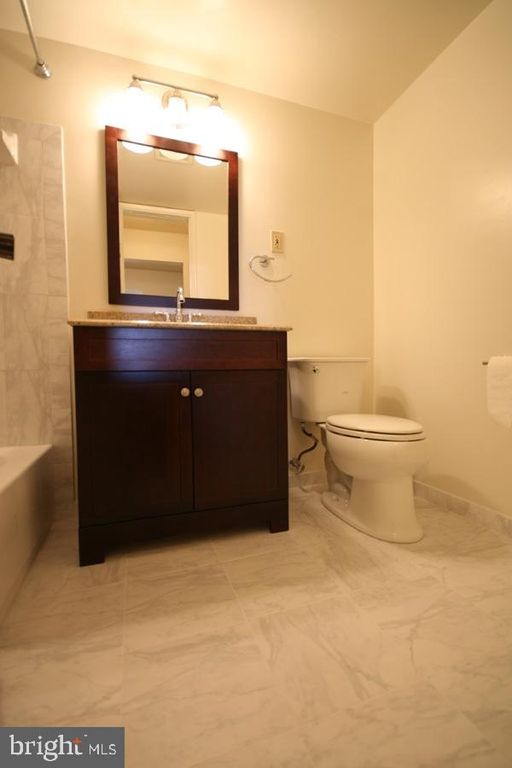 Image 5 of property listing at 118 MONROE ST #701, Rockville, MD 20850