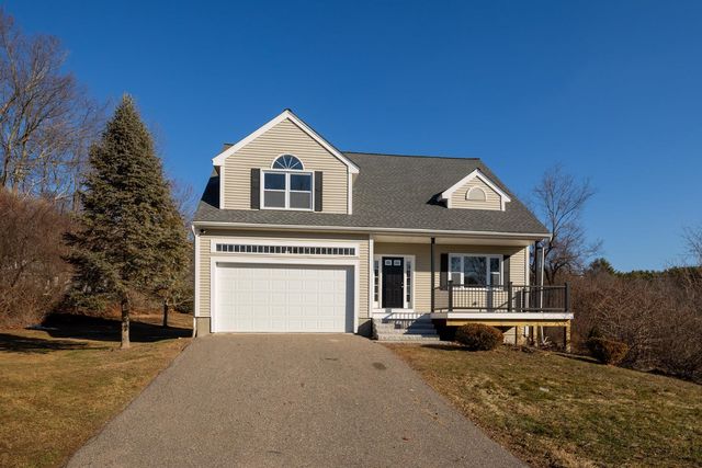 26 Moffat Street, Portsmouth, NH 03801