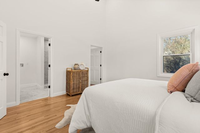 26 Moffat Street, Portsmouth, NH 03801