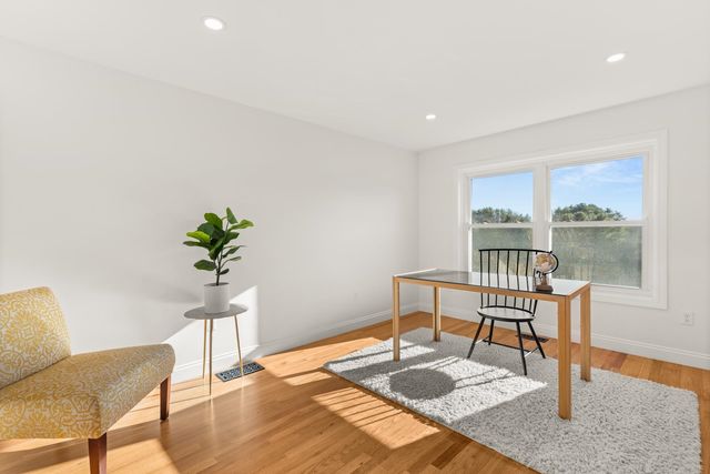 26 Moffat Street, Portsmouth, NH 03801