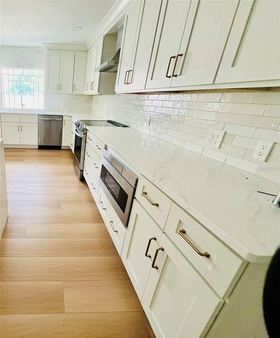 1801 BEACH DRIVE NE, St Petersburg, FL 33704