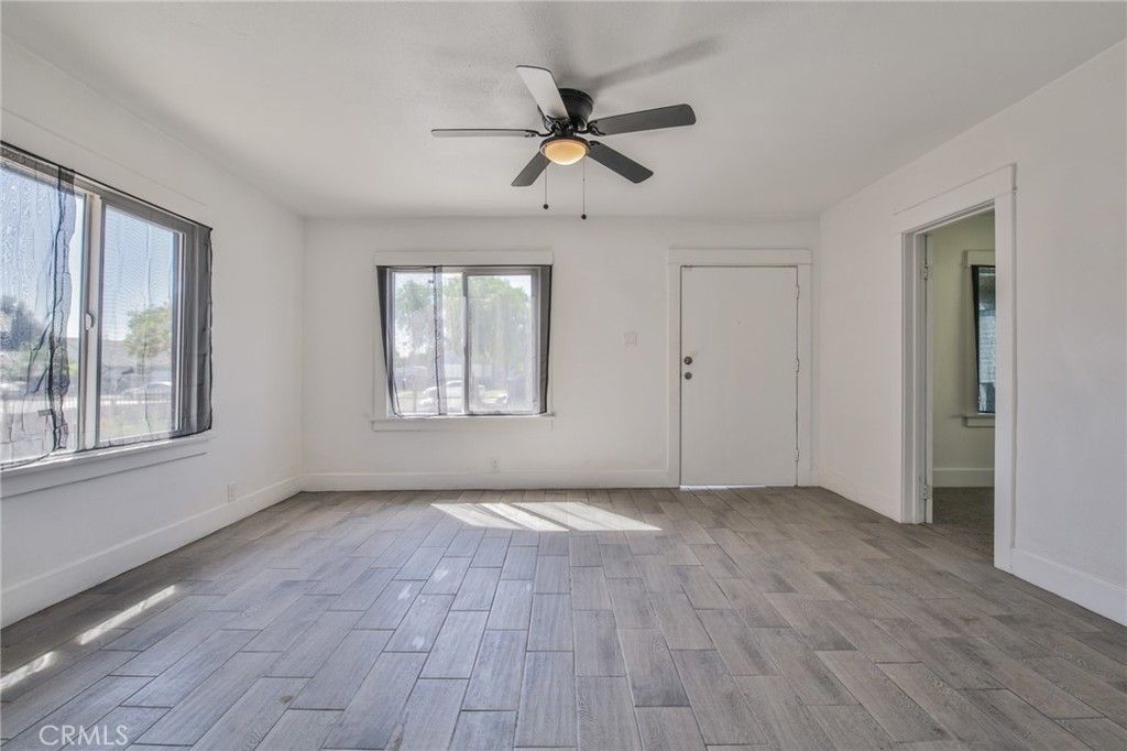 Image 15 of property listing at 205 W 98th, Los Angeles, CA 90003