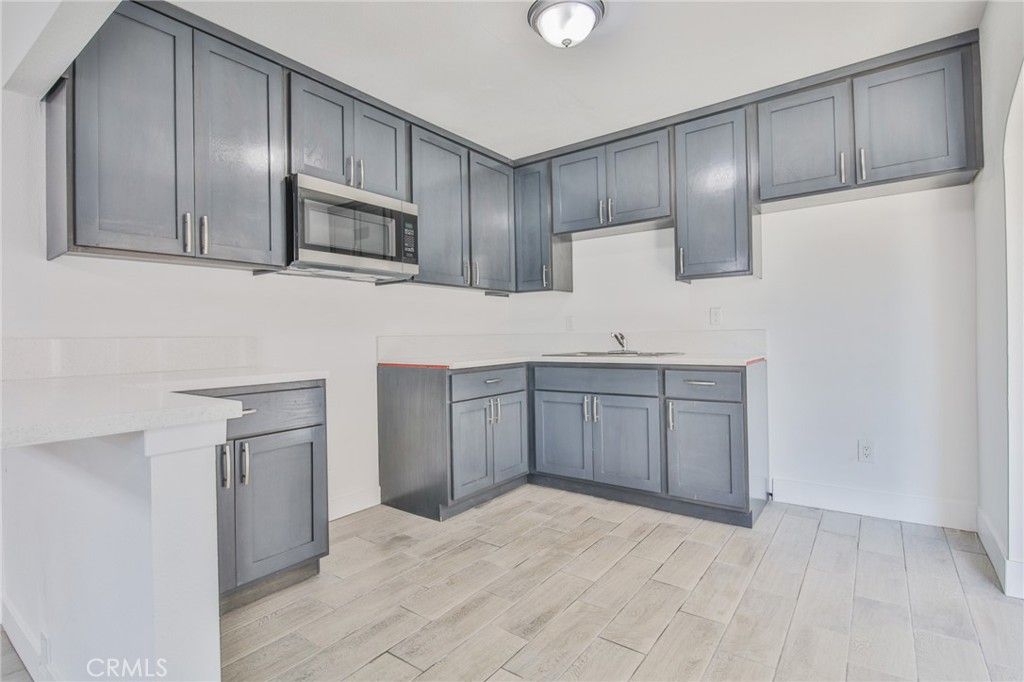 Image 18 of property listing at 205 W 98th, Los Angeles, CA 90003