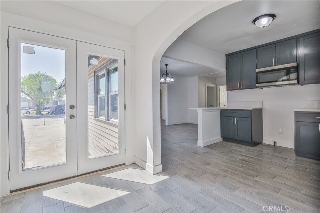 Image 21 of property listing at 205 W 98th, Los Angeles, CA 90003