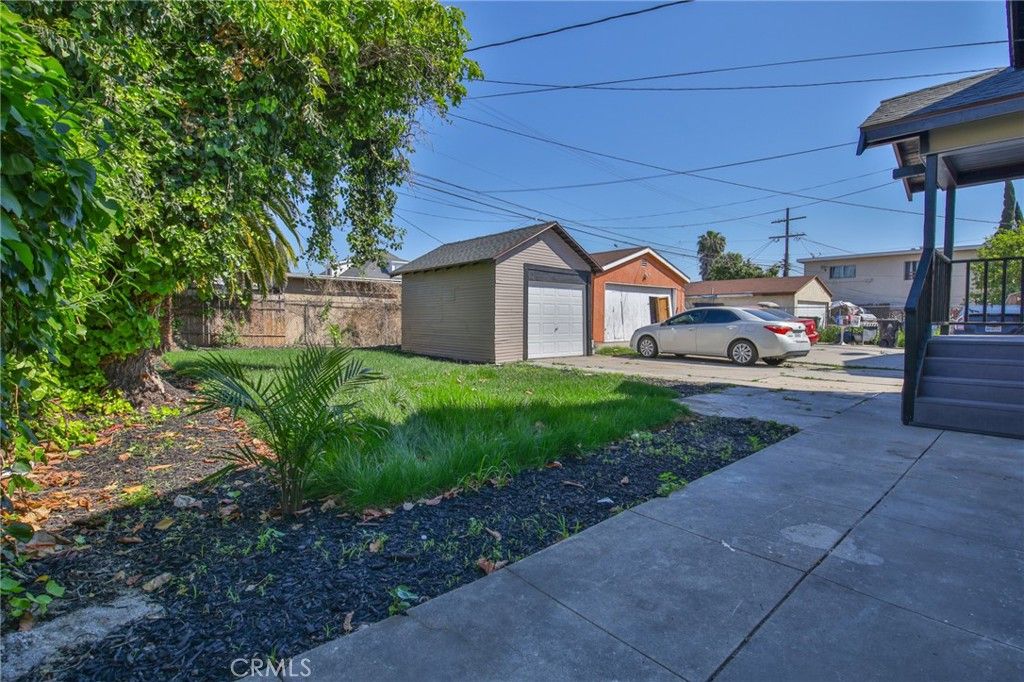 Image 39 of property listing at 205 W 98th, Los Angeles, CA 90003