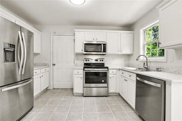 975 Riverside Walk Crossing, Sugar Hill, GA 30518