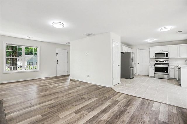 975 Riverside Walk Crossing, Sugar Hill, GA 30518