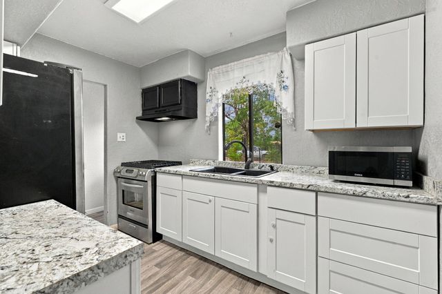 117 Clifton Avenue SE, Albuquerque, NM 87102