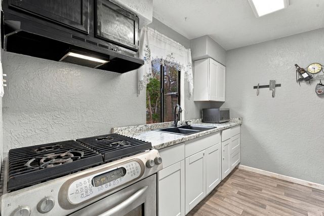 117 Clifton Avenue SE, Albuquerque, NM 87102