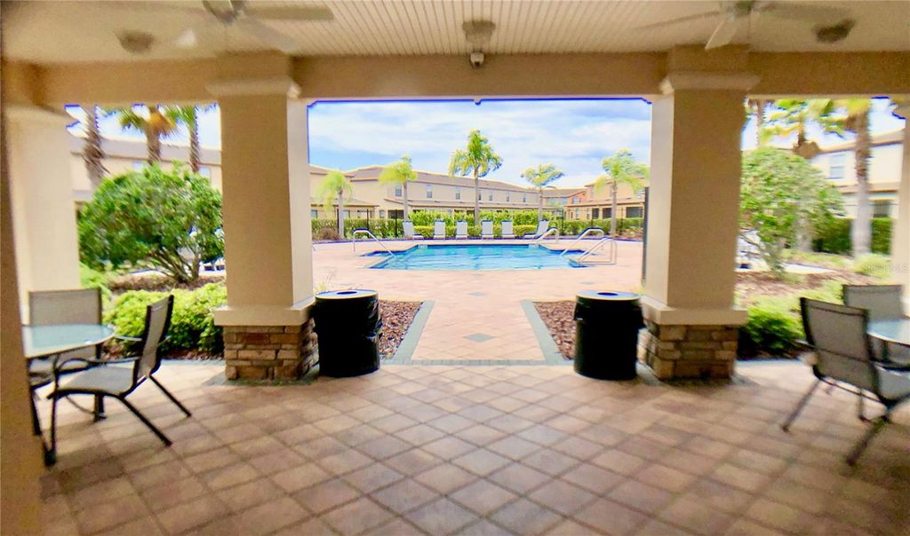 Image 14 of property listing at 2634 EDGEWATER FALLS DRIVE, Brandon, FL 33511