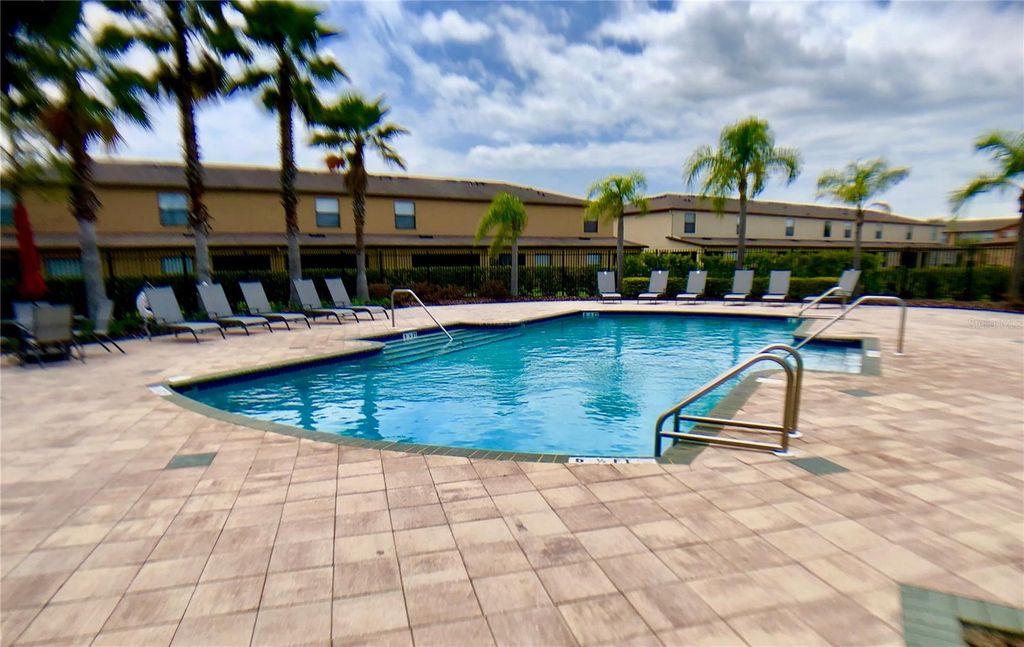 Image 15 of property listing at 2634 EDGEWATER FALLS DRIVE, Brandon, FL 33511