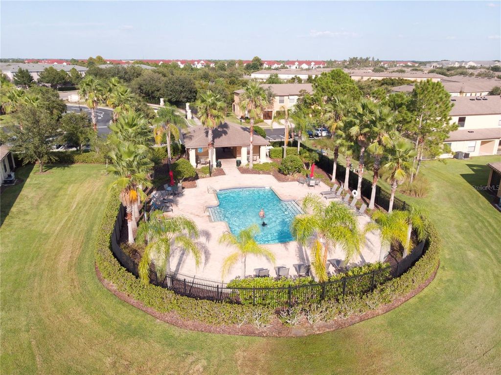 Image 17 of property listing at 2634 EDGEWATER FALLS DRIVE, Brandon, FL 33511