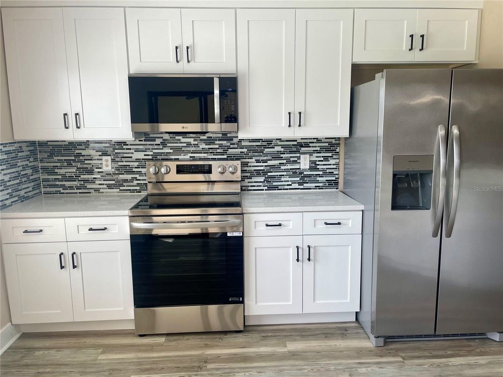 Image 3 of property listing at 2634 EDGEWATER FALLS DRIVE, Brandon, FL 33511