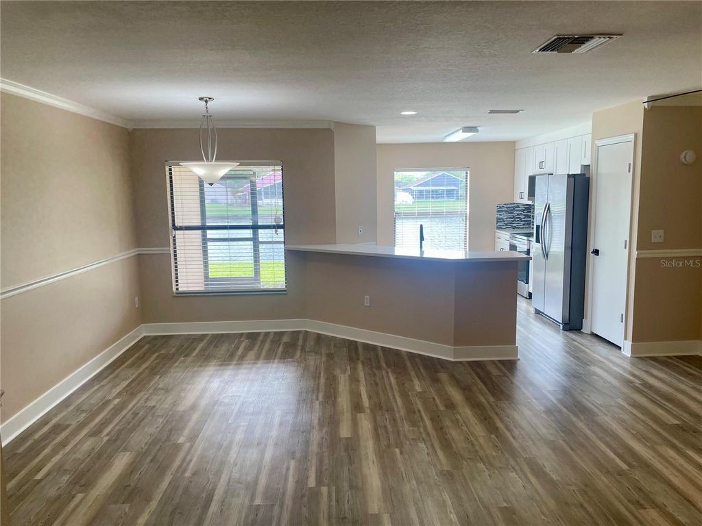 Image 4 of property listing at 2634 EDGEWATER FALLS DRIVE, Brandon, FL 33511