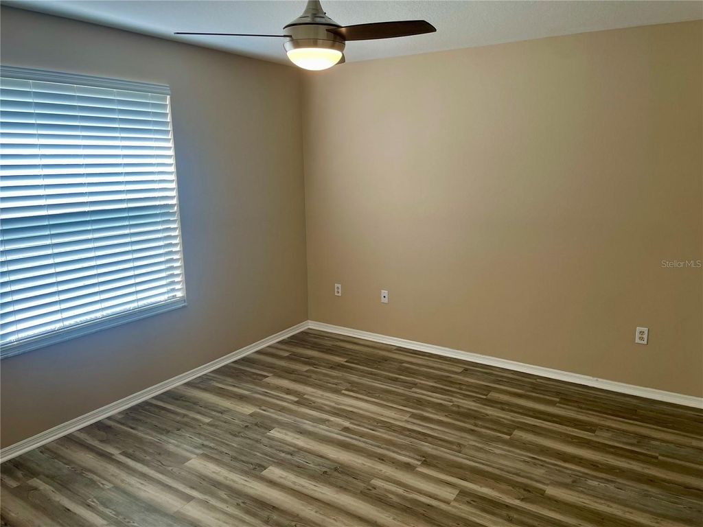 Image 6 of property listing at 2634 EDGEWATER FALLS DRIVE, Brandon, FL 33511