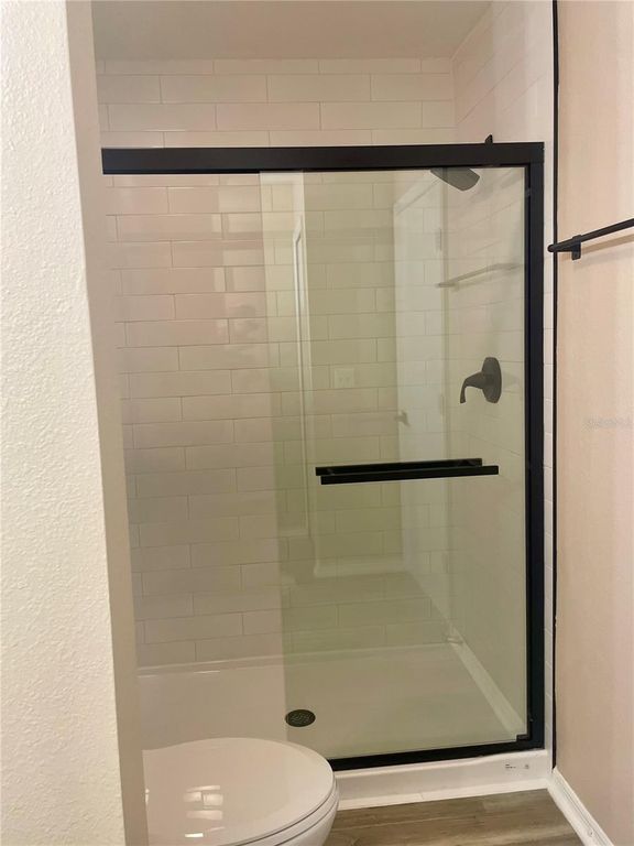 Image 8 of property listing at 2634 EDGEWATER FALLS DRIVE, Brandon, FL 33511