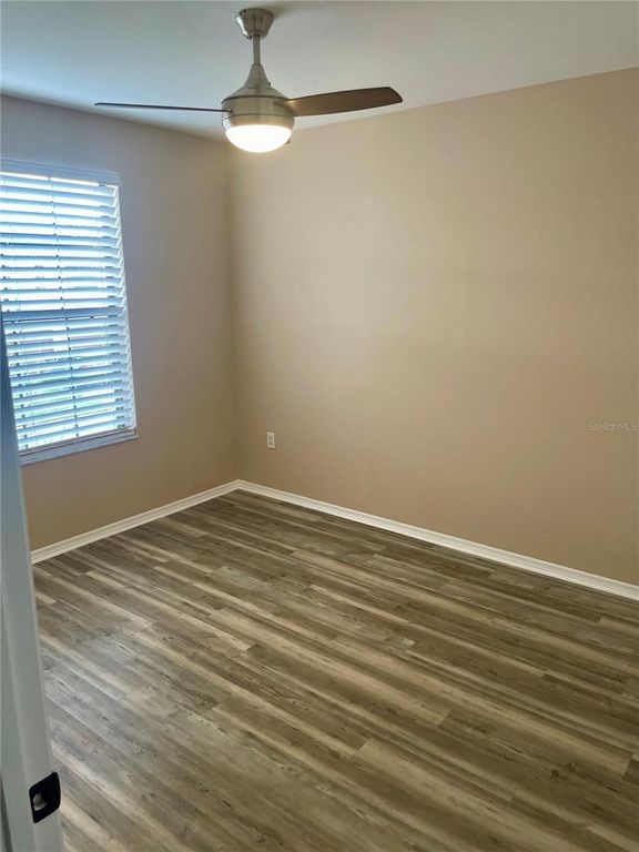 Image 10 of property listing at 2634 EDGEWATER FALLS DRIVE, Brandon, FL 33511