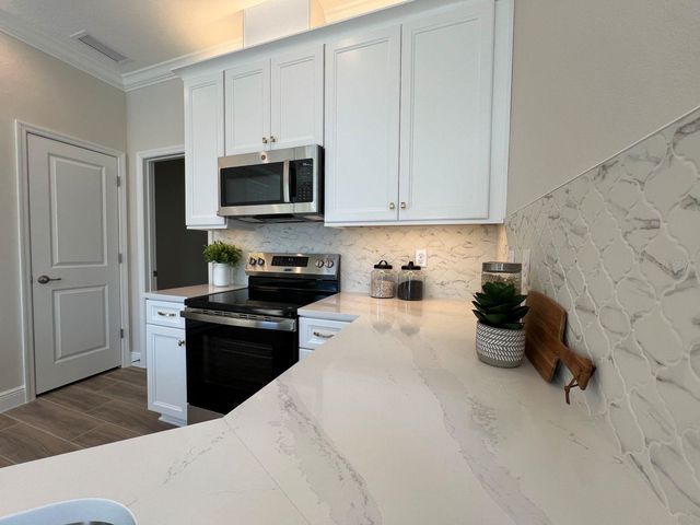 7709 93RD STREET N, Seminole, FL 33777