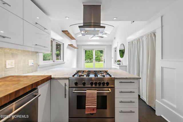 108 Hamilton Avenue, Leonardo, NJ 07737