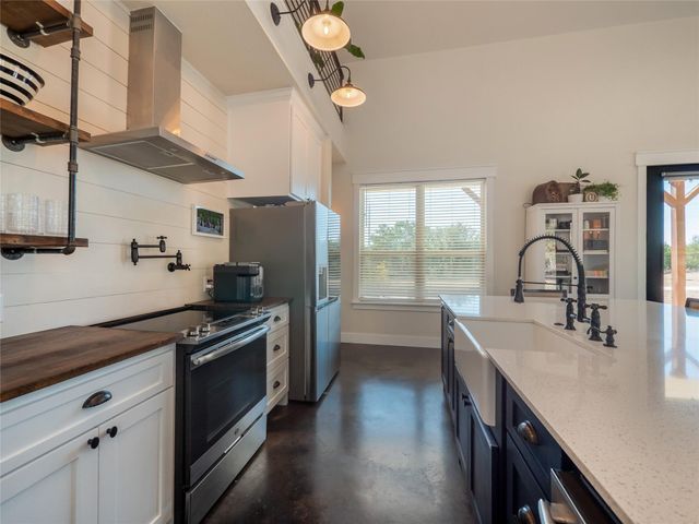 161 Paintbrush LN, Burnet, TX 78611